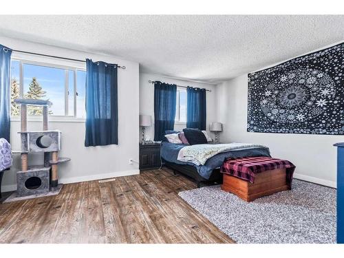 125 Baile Close, Red Deer, AB - Indoor Photo Showing Bedroom