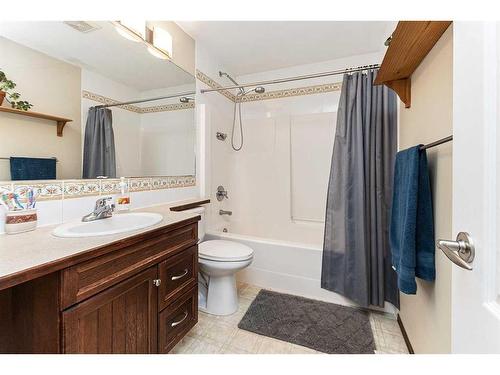 66 Mckinlay Crescent, Lacombe, AB - Indoor Photo Showing Bathroom