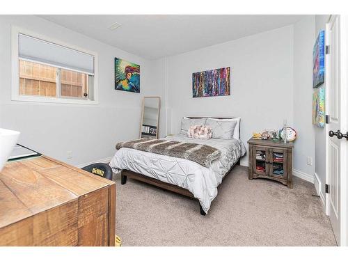 94 Cedar Square, Blackfalds, AB - Indoor Photo Showing Bedroom