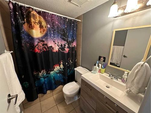 93 Nichols Crescent, Red Deer, AB - Indoor Photo Showing Bathroom