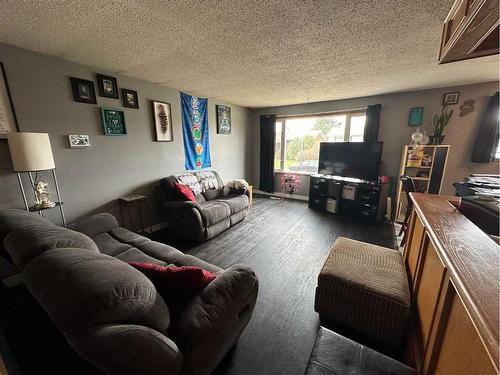 93 Nichols Crescent, Red Deer, AB - Indoor Photo Showing Living Room