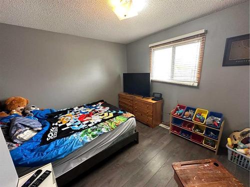 93 Nichols Crescent, Red Deer, AB - Indoor Photo Showing Bedroom