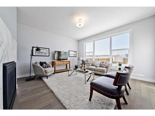 43 Versant View Sw, Calgary, AB - Indoor Photo Showing Living Room