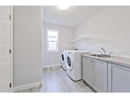 43 Versant View Sw, Calgary, AB - Indoor Photo Showing Laundry Room
