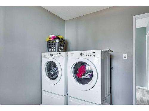 4116 53 Avenue, Innisfail, AB - Indoor Photo Showing Laundry Room