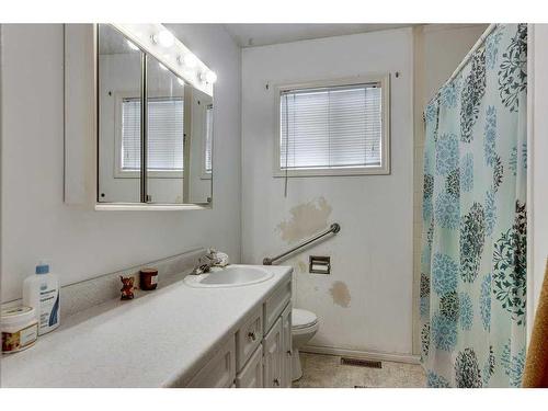 4116 53 Avenue, Innisfail, AB - Indoor Photo Showing Bathroom