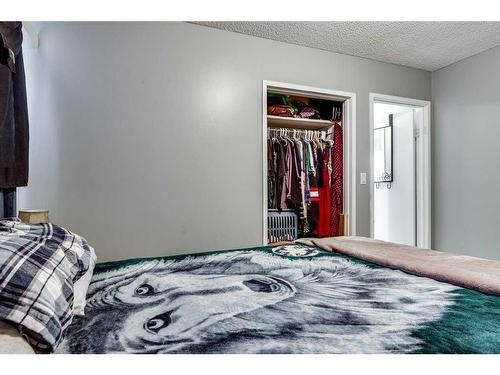 4116 53 Avenue, Innisfail, AB - Indoor Photo Showing Bedroom