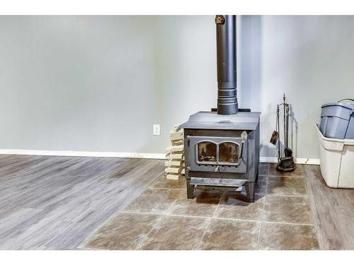 4116 53 Avenue, Innisfail, AB - Indoor With Fireplace