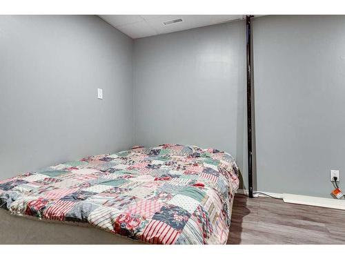 4116 53 Avenue, Innisfail, AB - Indoor Photo Showing Bedroom