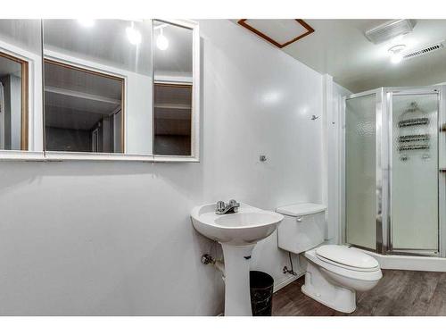 4116 53 Avenue, Innisfail, AB - Indoor Photo Showing Bathroom