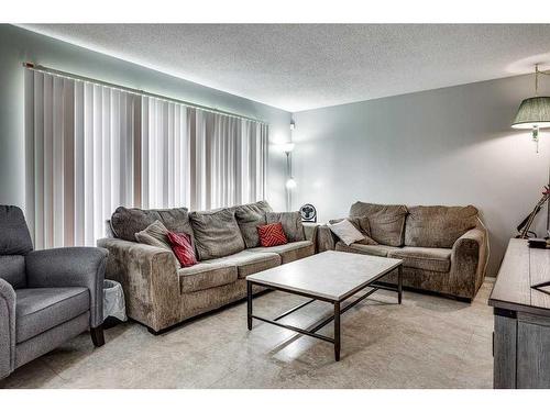 4116 53 Avenue, Innisfail, AB - Indoor Photo Showing Living Room