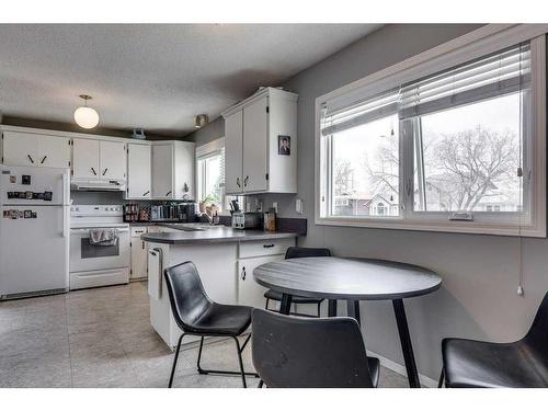 4116 53 Avenue, Innisfail, AB - Indoor Photo Showing Kitchen