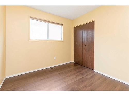 5221 41 Street, Innisfail, AB - Indoor Photo Showing Other Room
