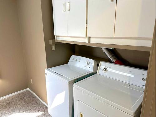 5624 48 Avenue, Lacombe, AB - Indoor Photo Showing Laundry Room
