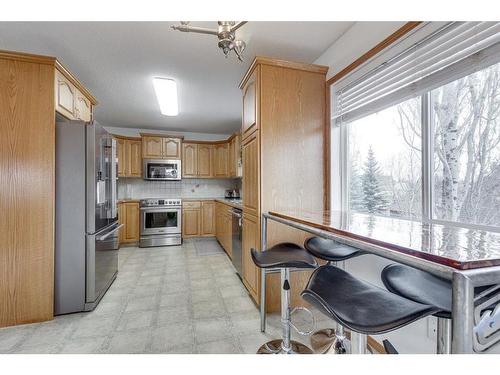 16 Elizabeth Park Boulevard, Lacombe, AB - Indoor Photo Showing Kitchen With Stainless Steel Kitchen