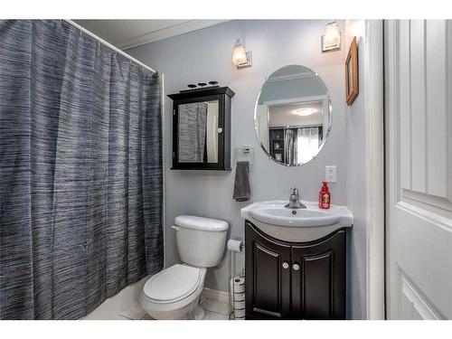 47216 Range Road 200, Rural Camrose County, AB - Indoor Photo Showing Bathroom