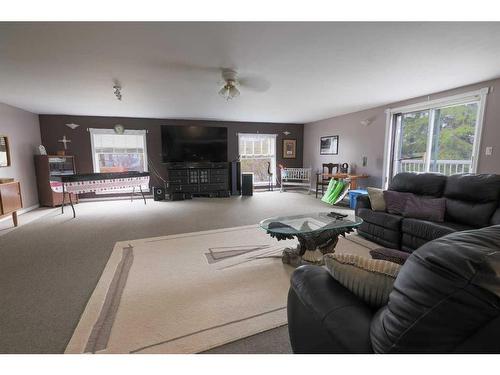 6115 60 Street, Rocky Mountain House, AB - Indoor Photo Showing Living Room
