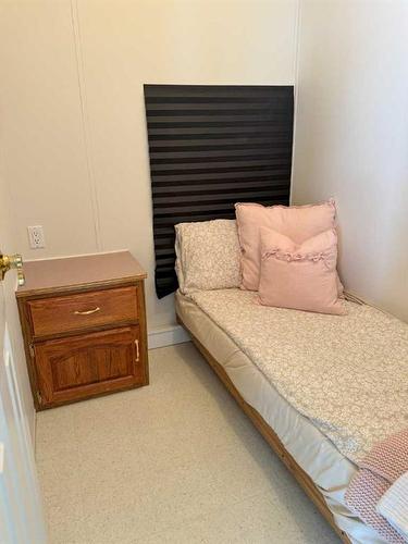 1017-35468 Range Road 30, Rural Red Deer County, AB - Indoor Photo Showing Bedroom