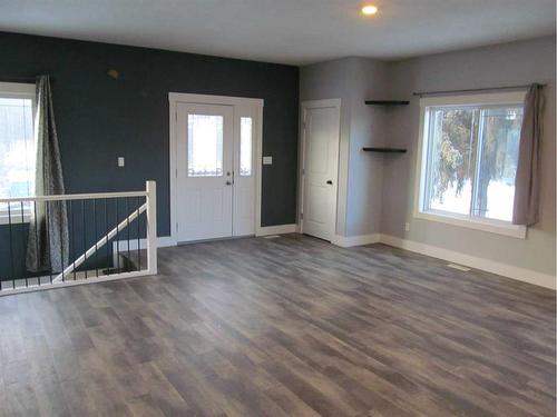 4725 59 Street, Lacombe, AB - Indoor Photo Showing Other Room
