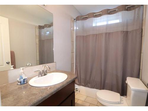 11 253050 Township Road, Rural Ponoka County, AB - Indoor Photo Showing Bathroom