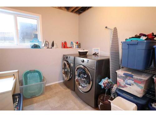 11 253050 Township Road, Rural Ponoka County, AB - Indoor Photo Showing Laundry Room