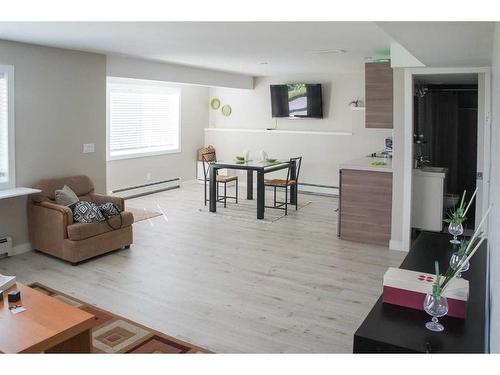 249 Walden Square Se, Calgary, AB - Indoor Photo Showing Living Room