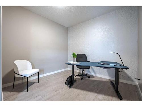249 Walden Square Se, Calgary, AB - Indoor Photo Showing Office