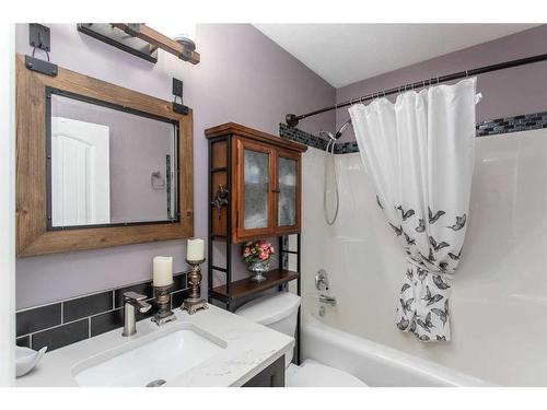 113 Downing Close, Red Deer, AB - Indoor Photo Showing Bathroom