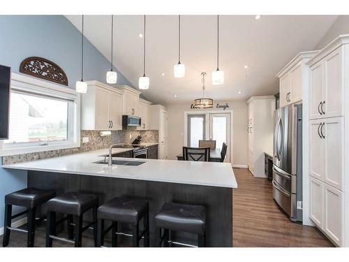 113 Downing Close, Red Deer, AB - Indoor Photo Showing Kitchen With Upgraded Kitchen