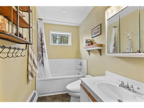 4808 64 Street, Rocky Mountain House, AB - Indoor Photo Showing Bathroom