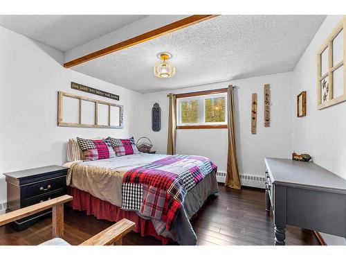 4808 64 Street, Rocky Mountain House, AB - Indoor Photo Showing Bedroom