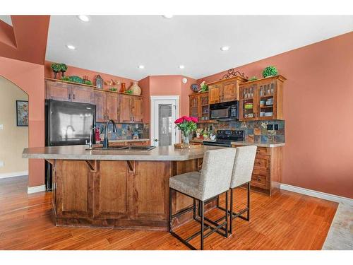 4006 45 Avenue, Sylvan Lake, AB - Indoor Photo Showing Kitchen