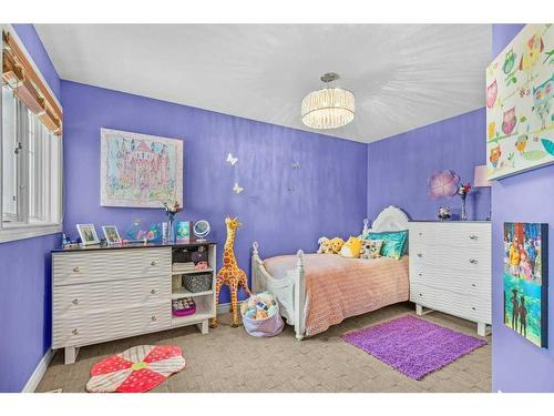 4006 45 Avenue, Sylvan Lake, AB - Indoor Photo Showing Bedroom