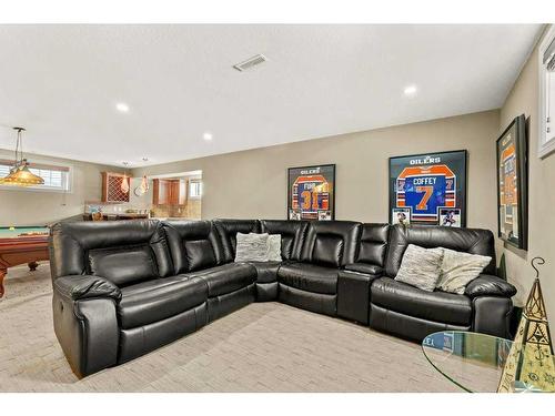 4006 45 Avenue, Sylvan Lake, AB - Indoor Photo Showing Living Room