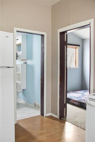 4916 48 Street, Lougheed, AB - Indoor Photo Showing Bedroom