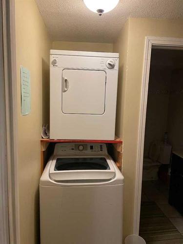 521 Terrace Park, Red Deer, AB - Indoor Photo Showing Laundry Room