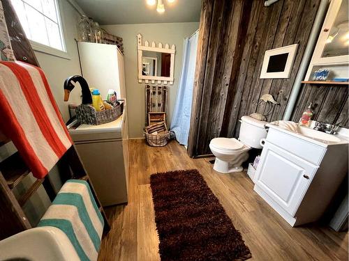 197 433042 Range Road 221, Rural Ponoka County, AB - Indoor Photo Showing Bathroom
