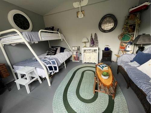 197 433042 Range Road 221, Rural Ponoka County, AB - Indoor Photo Showing Bedroom