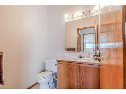49 Amer Close, Red Deer, AB - Indoor Photo Showing Bathroom