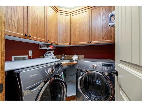 7028 Cobb Street, Lacombe, AB - Indoor Photo Showing Laundry Room