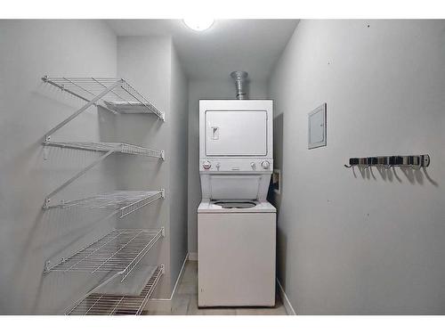 101-100 Lakeway, Sylvan Lake, AB - Indoor Photo Showing Laundry Room