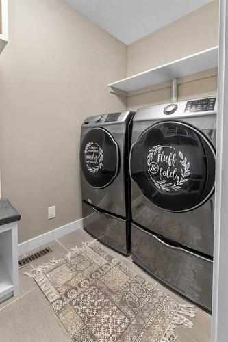 95 Vancouver Crescent, Red Deer, AB - Indoor Photo Showing Laundry Room