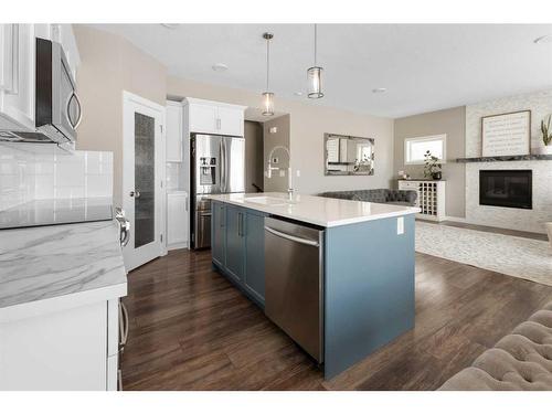 95 Vancouver Crescent, Red Deer, AB - Indoor Photo Showing Kitchen With Upgraded Kitchen