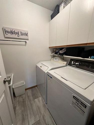 920 4 Avenue Se, Three Hills, AB - Indoor Photo Showing Laundry Room