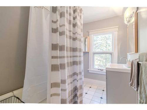 4603 45 Street, Red Deer, AB - Indoor Photo Showing Bathroom