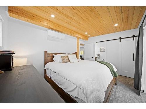 36-423002 Range Road 10, Rural Ponoka County, AB - Indoor Photo Showing Bedroom