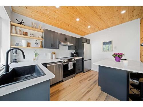 36-423002 Range Road 10, Rural Ponoka County, AB - Indoor Photo Showing Kitchen With Upgraded Kitchen
