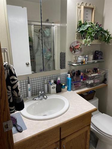 4616 48A Avenue, Sylvan Lake, AB - Indoor Photo Showing Bathroom
