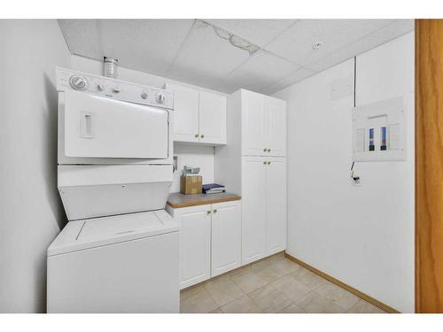 236-4512 52 Avenue, Red Deer, AB - Indoor Photo Showing Laundry Room
