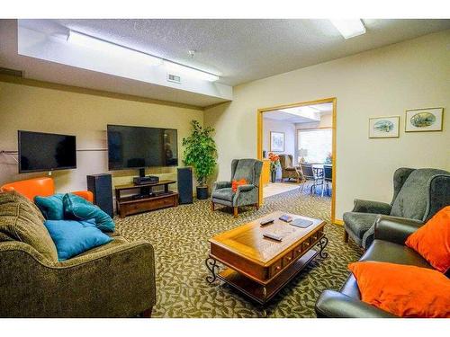 236-4512 52 Avenue, Red Deer, AB - Indoor Photo Showing Living Room